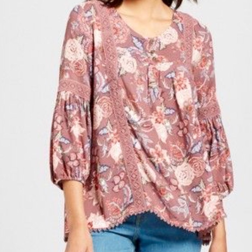 Adorable floral top
